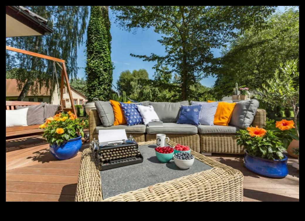 Kādi ir daži padomi, kā izrotāt āra izklaides zonu ar piekrastes dekoru?