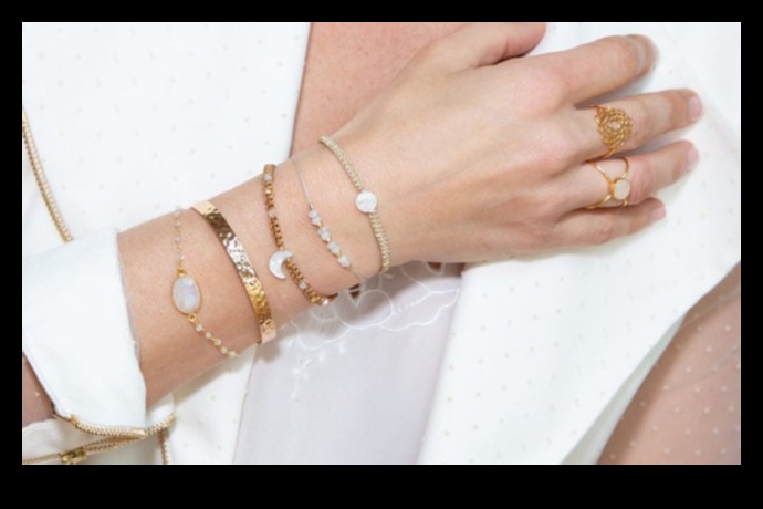 Izgaismojiet savu krāšņumu: aptveriet stilīgo rokassprādžu valdzinājumu