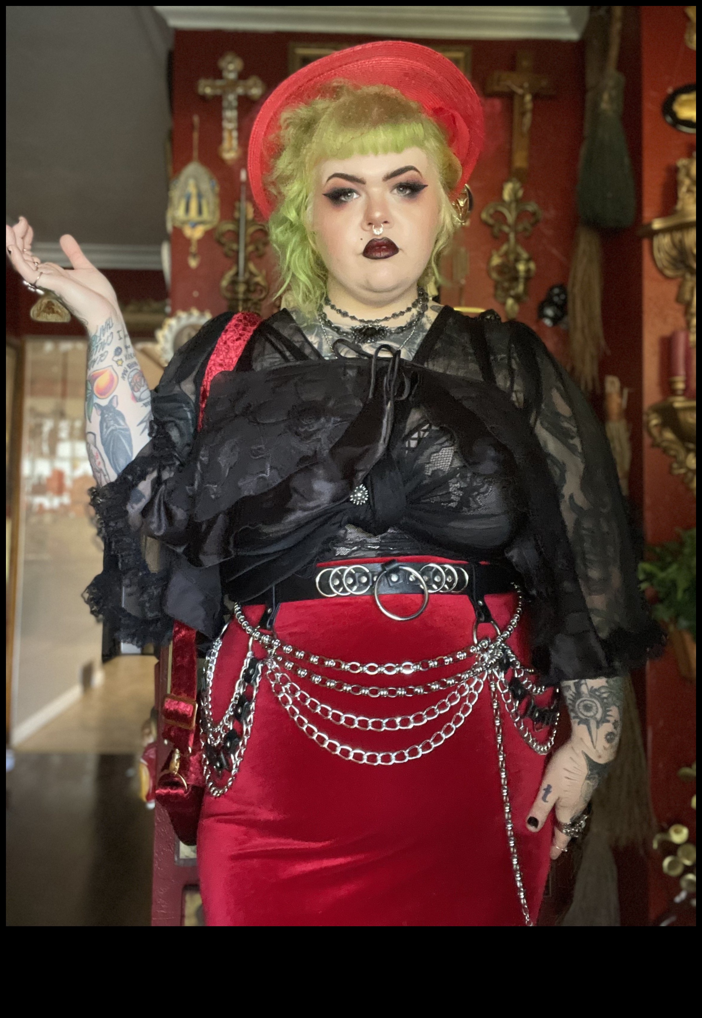 Nakts bagātība: gotikas rotaslietu mūžīgā klātbūtne