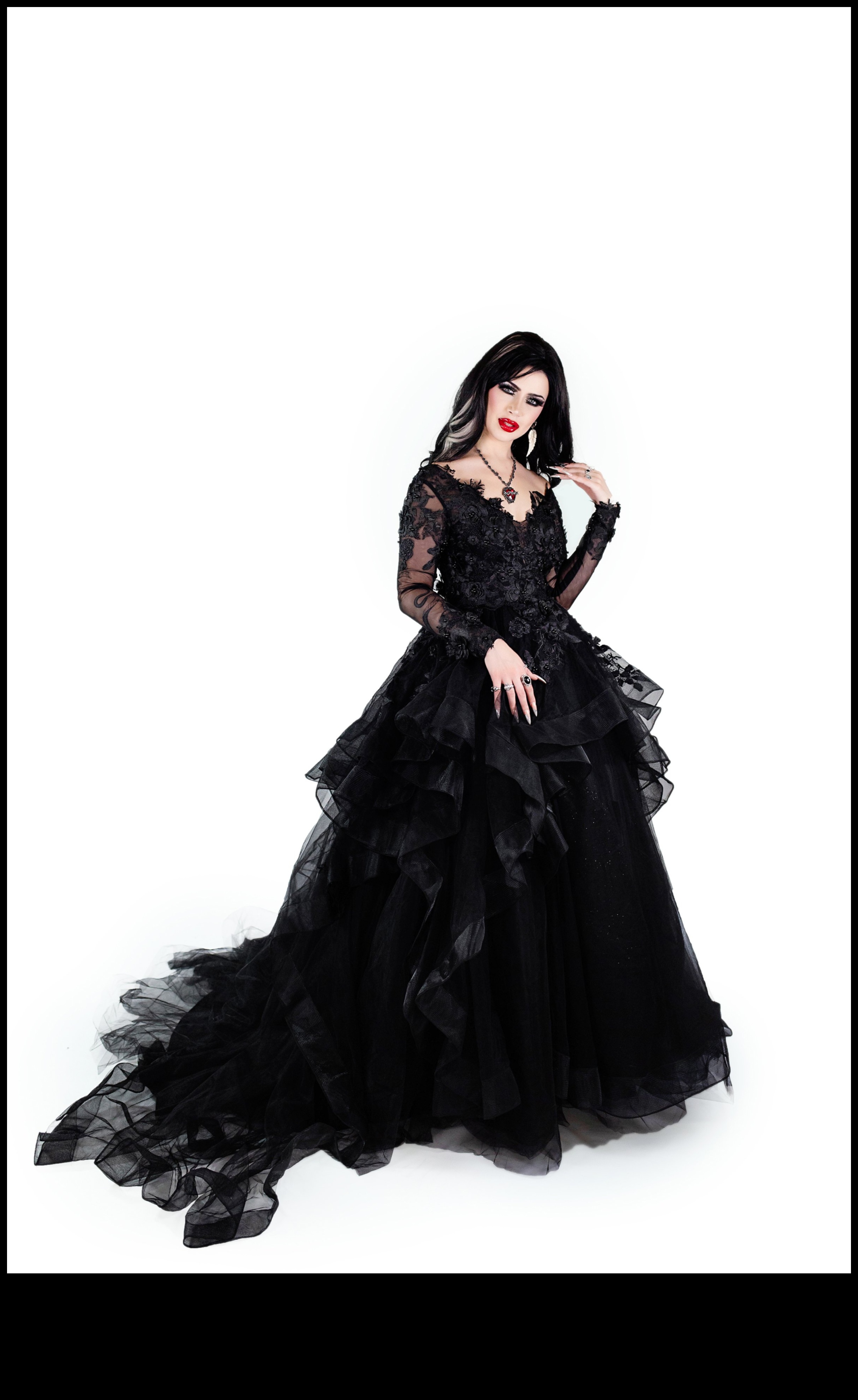 Nakts bagātība: gotikas rotaslietu mūžīgā klātbūtne