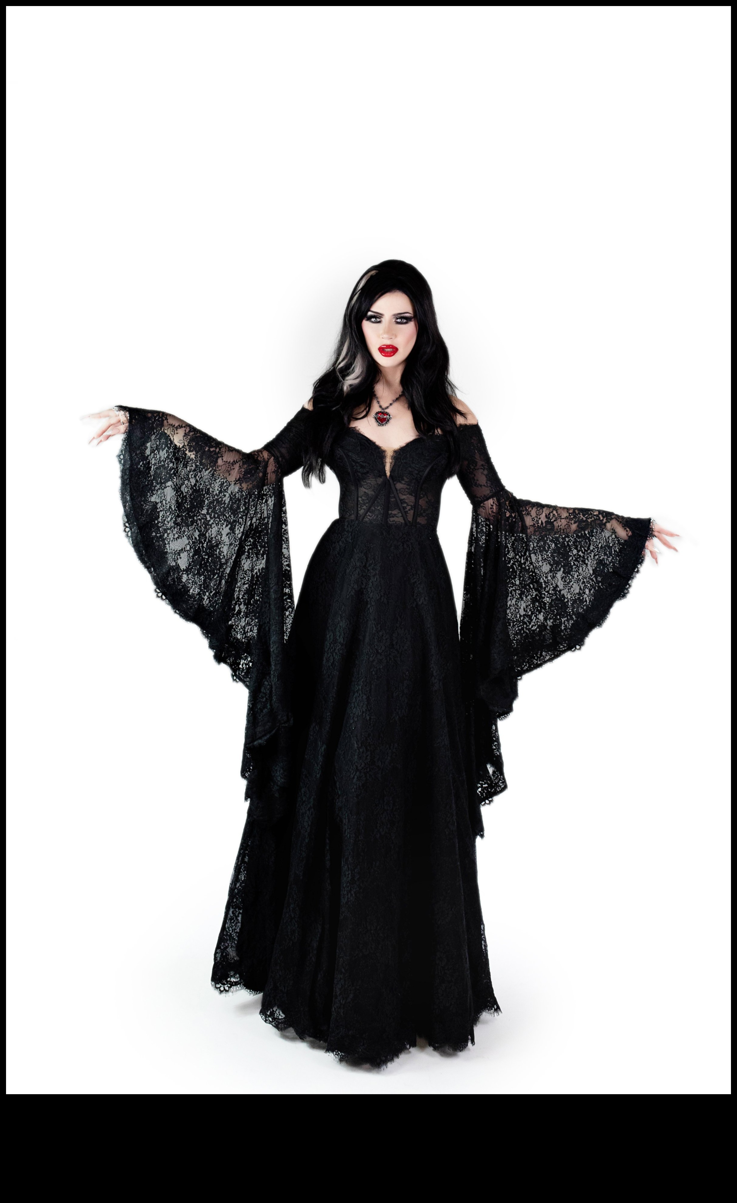 Nakts bagātība: gotikas rotaslietu mūžīgā klātbūtne