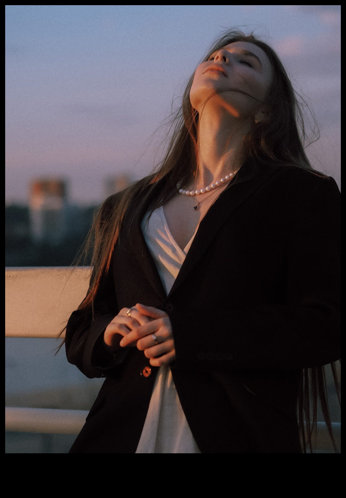 Gleaming Grace: rotājiet mūžīgu klasisko skaistumu