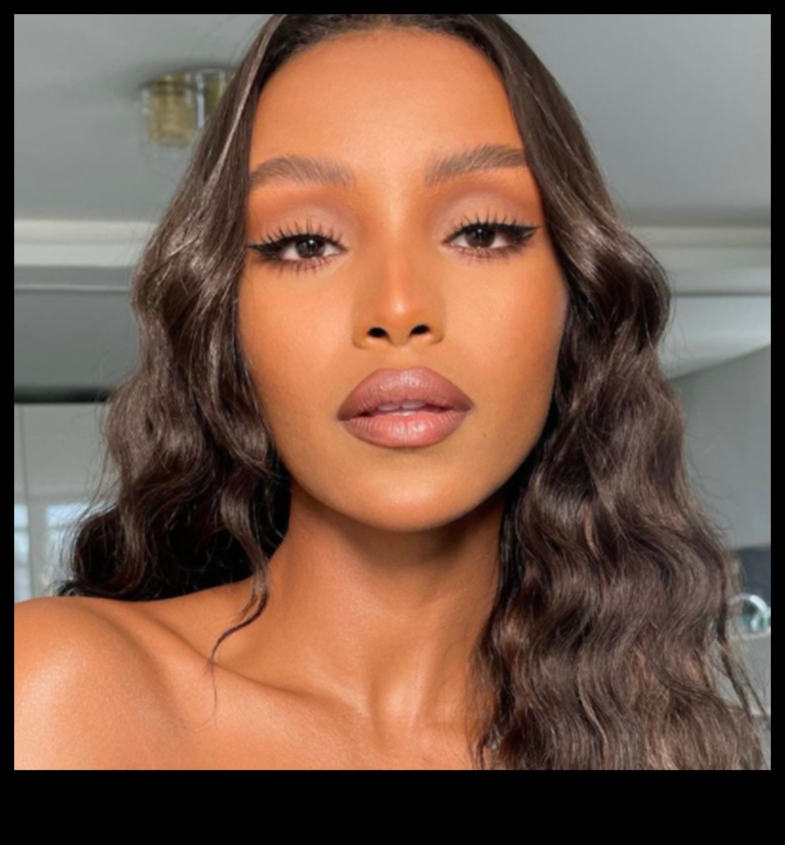 Neitrālu spēks: iegūstiet maigu un dabisku izskatu, izmantojot acu zīmuli