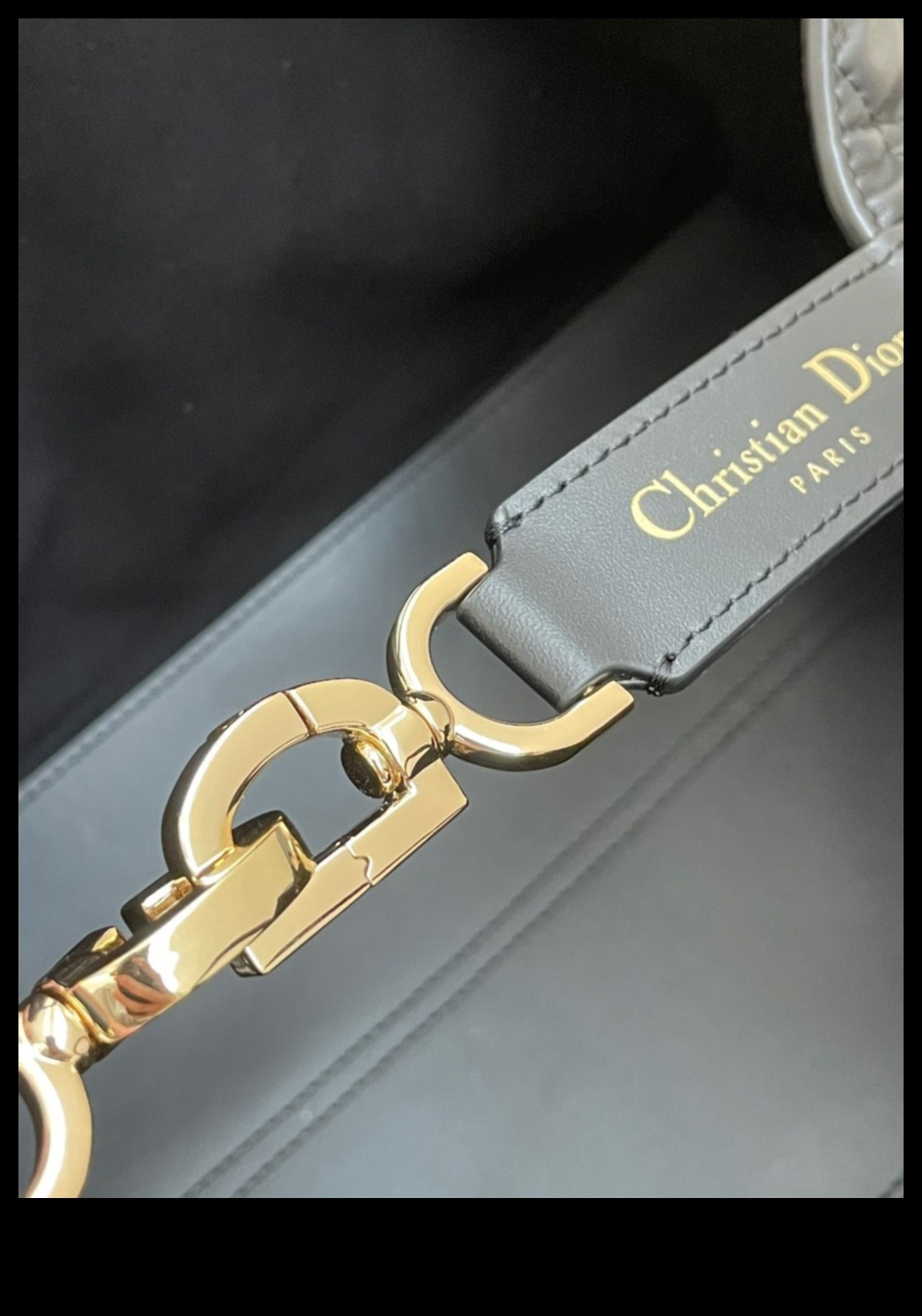 No jauna definēta elegance: izgrezno klasikas būtību