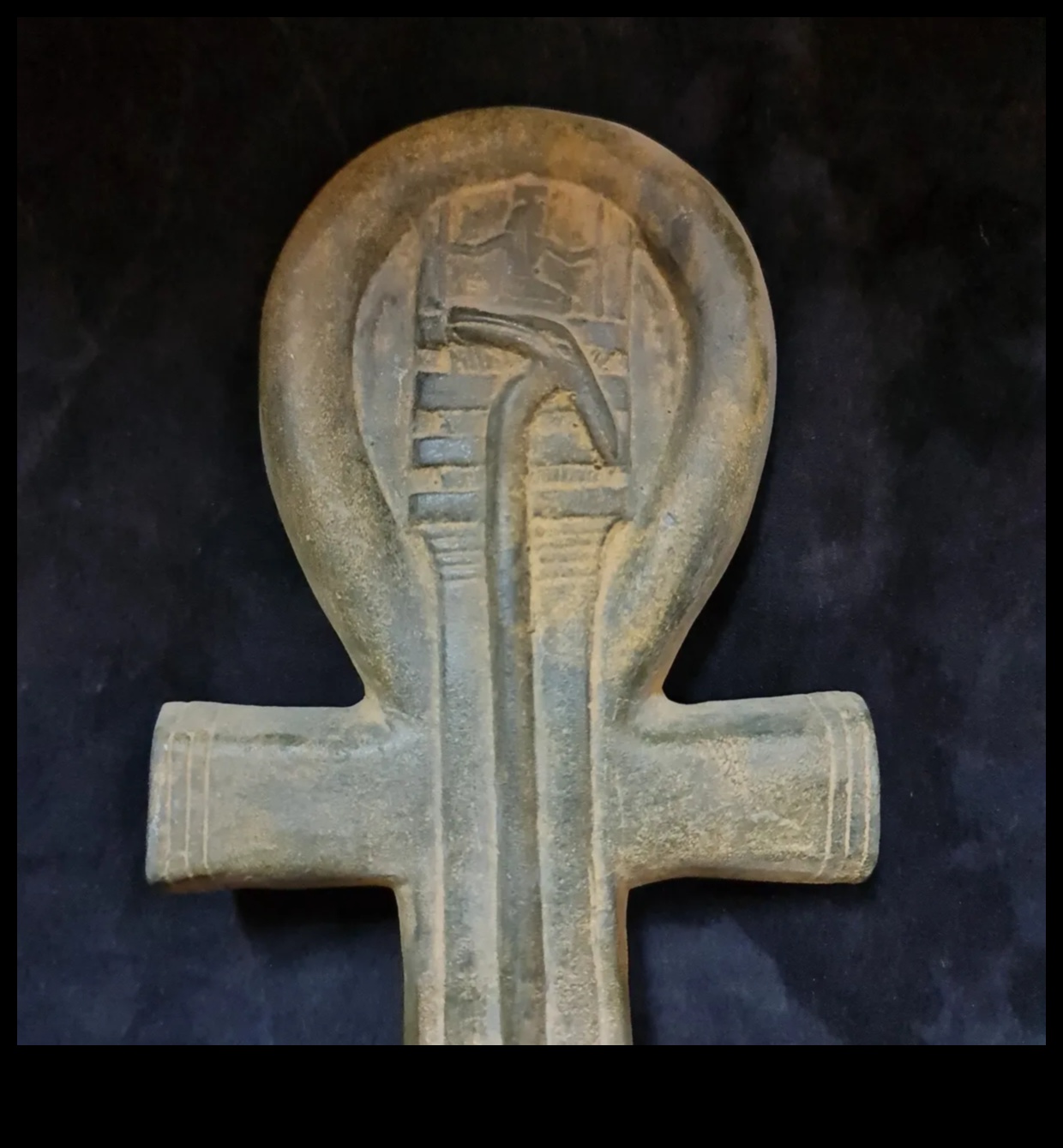 Ankh Antics: Dzīves simbols Ēģiptes mākslā