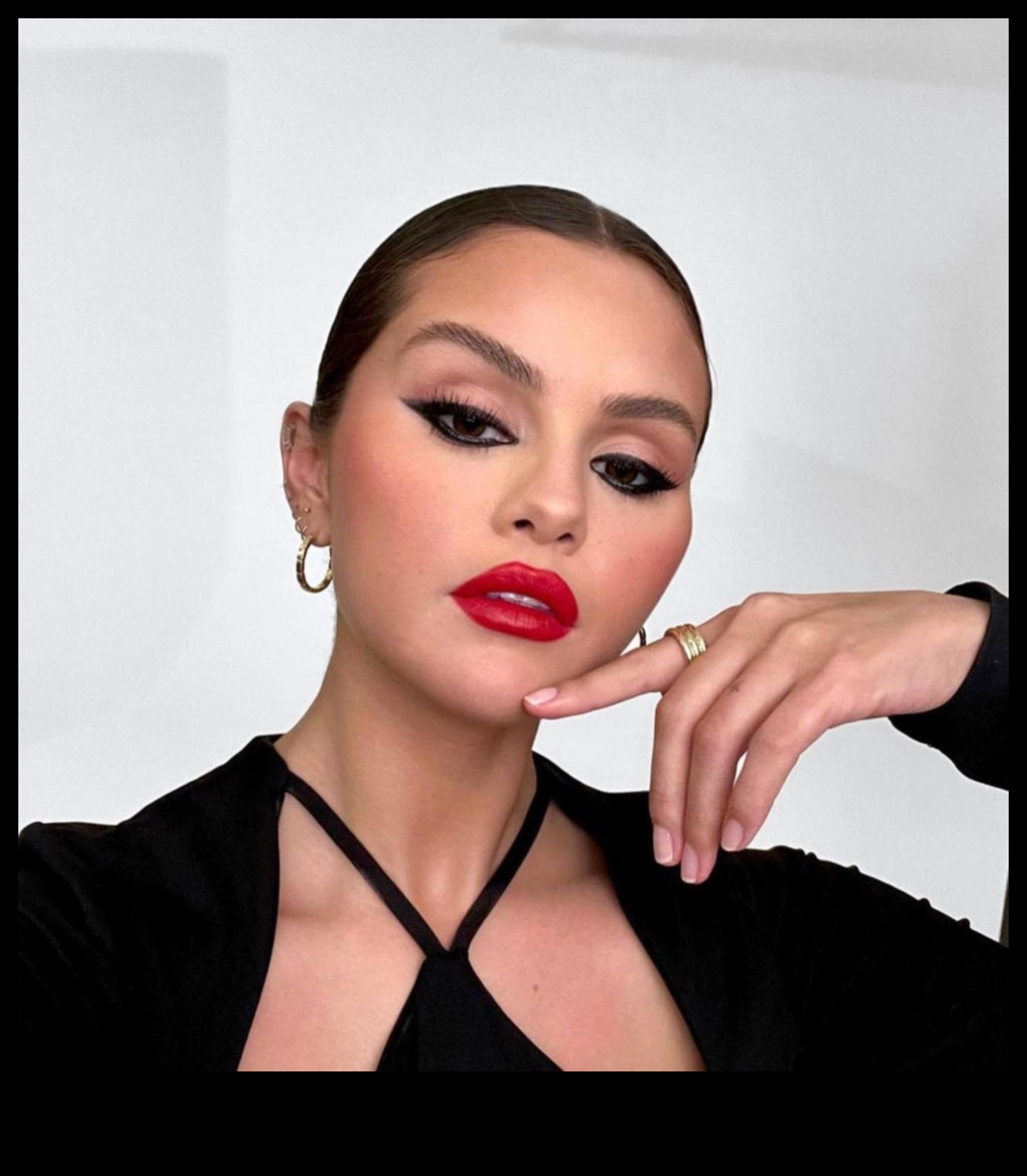 Drosmīgas lūpas, drosmīgas izvēles iespējas: pievilcīgas krāsas vakara grimā