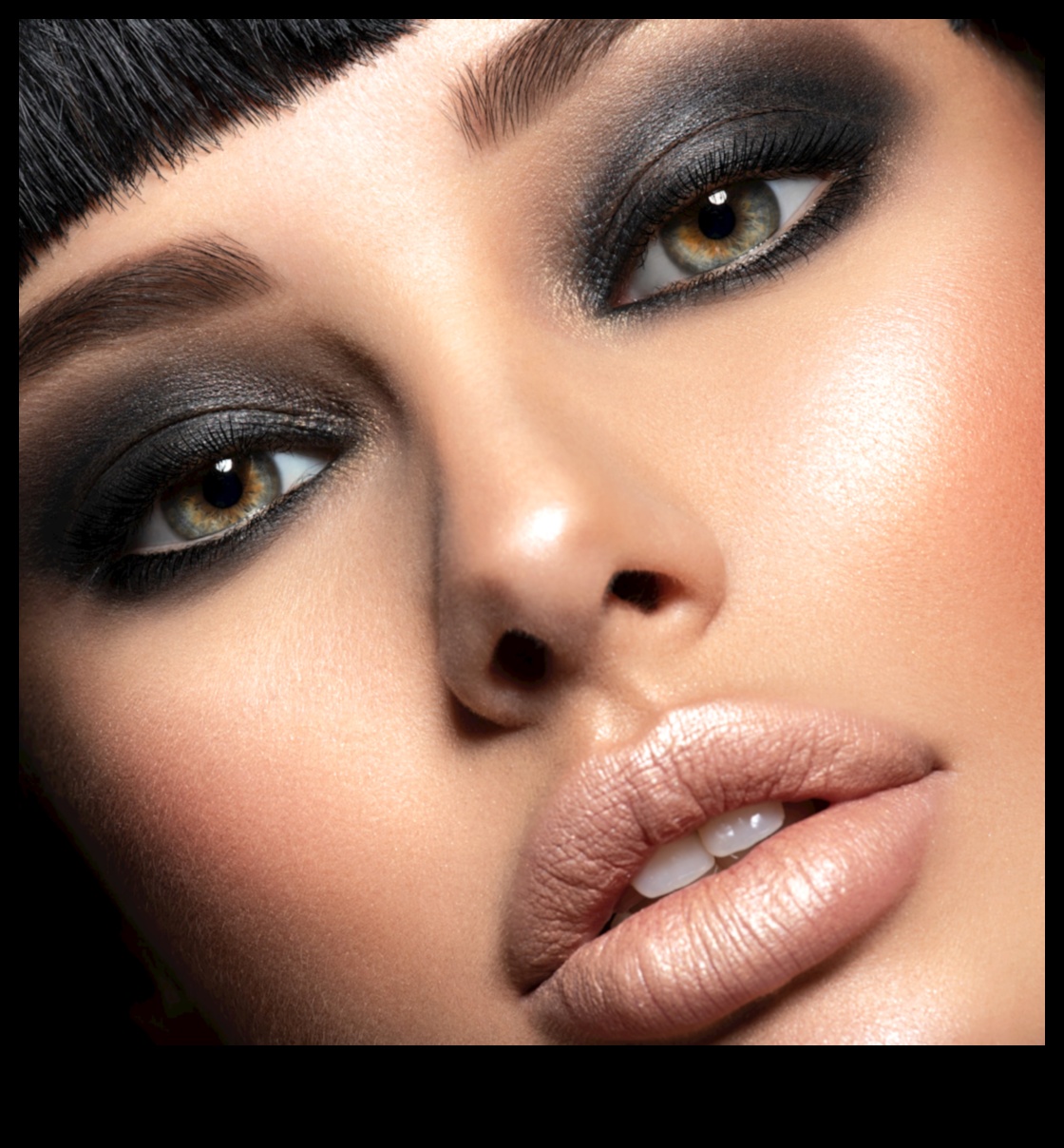 Sultry Smokey Eyes: Dramatisku acu ēnu mākslas apguve