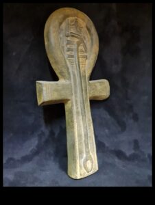 Ankh Antics: Dzīves simbols Ēģiptes mākslā