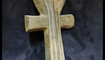 Ankh Antics: Dzīves simbols Ēģiptes mākslā