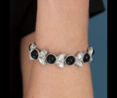 Bagātīgā oāze: iegremdējieties mūsu Oasis aproču ekstravagancē