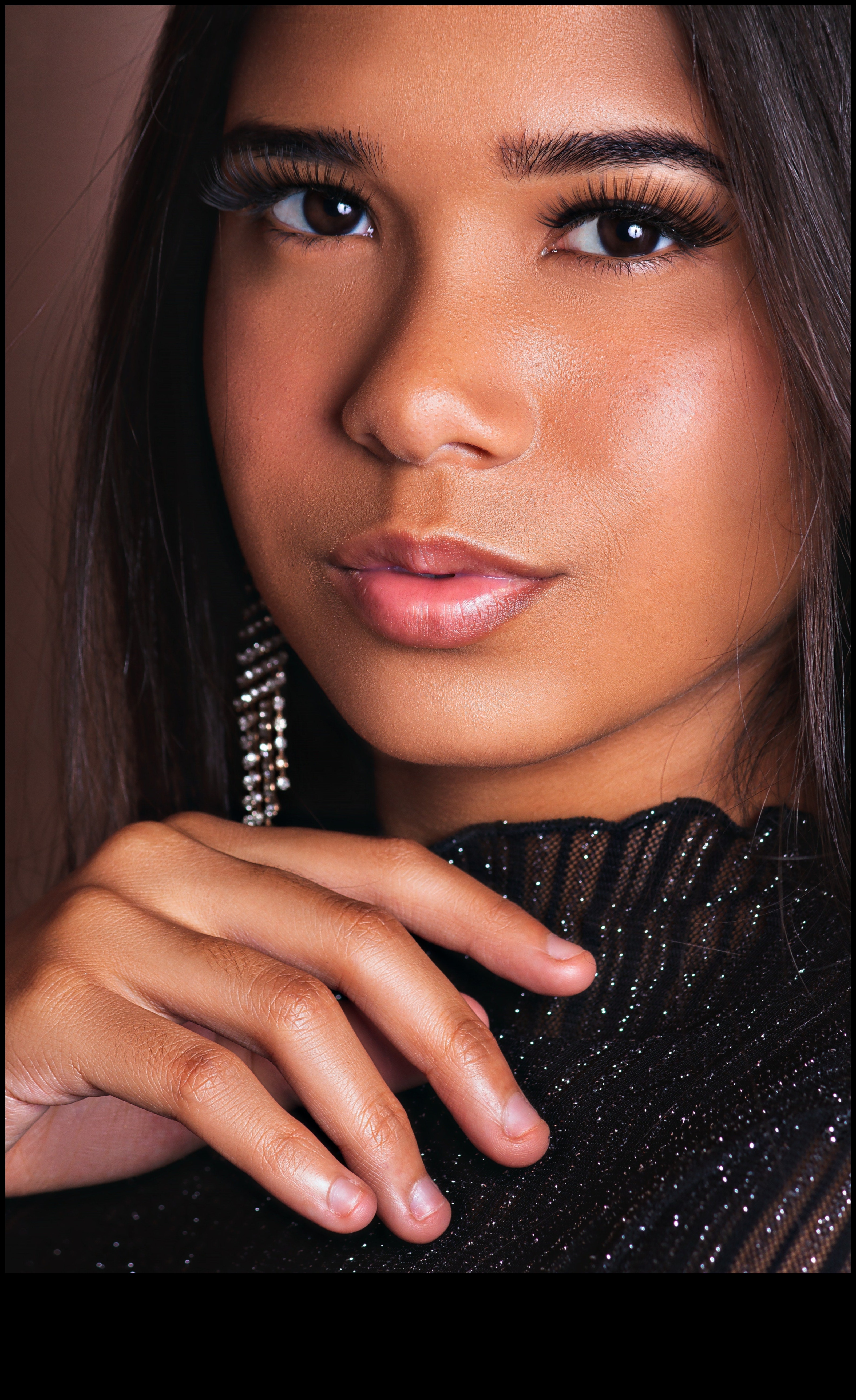 Skulptūras pilnība: konturēšanas māksla Glam grimā